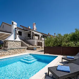 apartment-albaneze.primorje-gorskikotar.com/